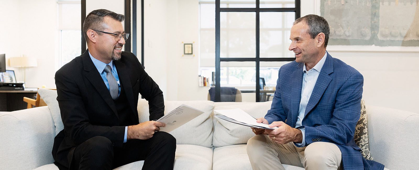 advisor talking with client about investing
